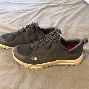 North Face Men's 14 Mountain Sneaker Grey White